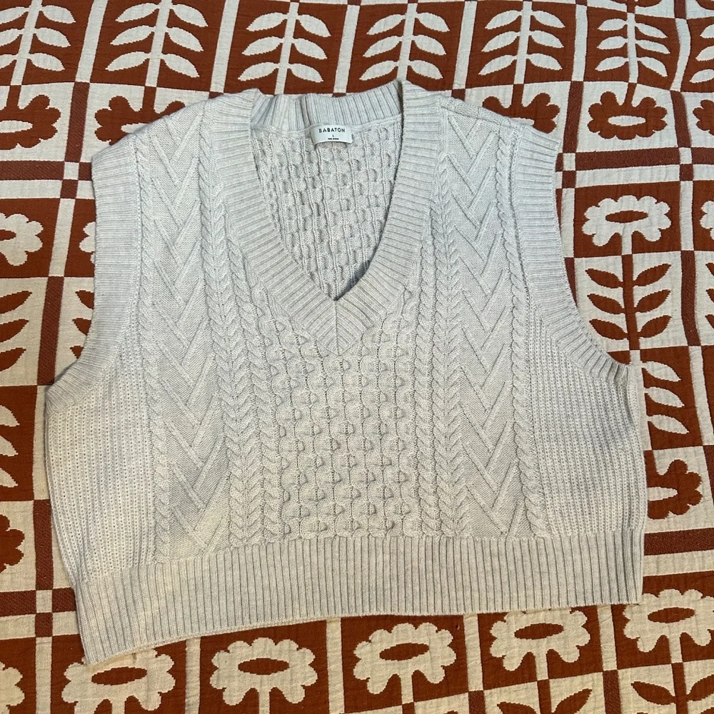 Aritzia Babaton Emporia Cable-knit Merino Wool Sweater Vest L NWOT - Picture 5 of 8